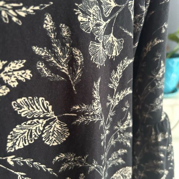 2 Dye 4 Chic Long Sleeve Black and Gold Floral Dress - Picture 11 of 16